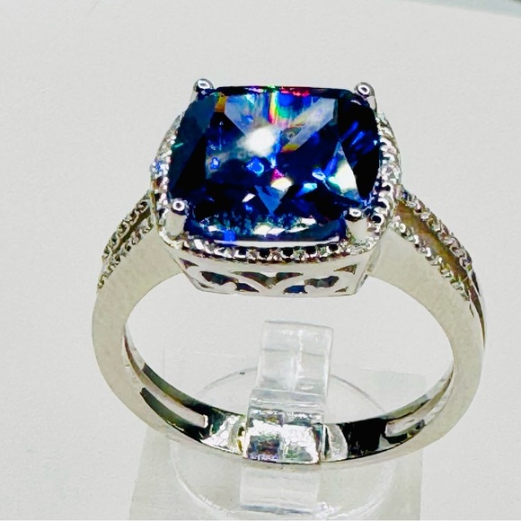 Tanzanite 5 Carat Gemstone Set in 925 Sterling Silver - Picture 2 of 8